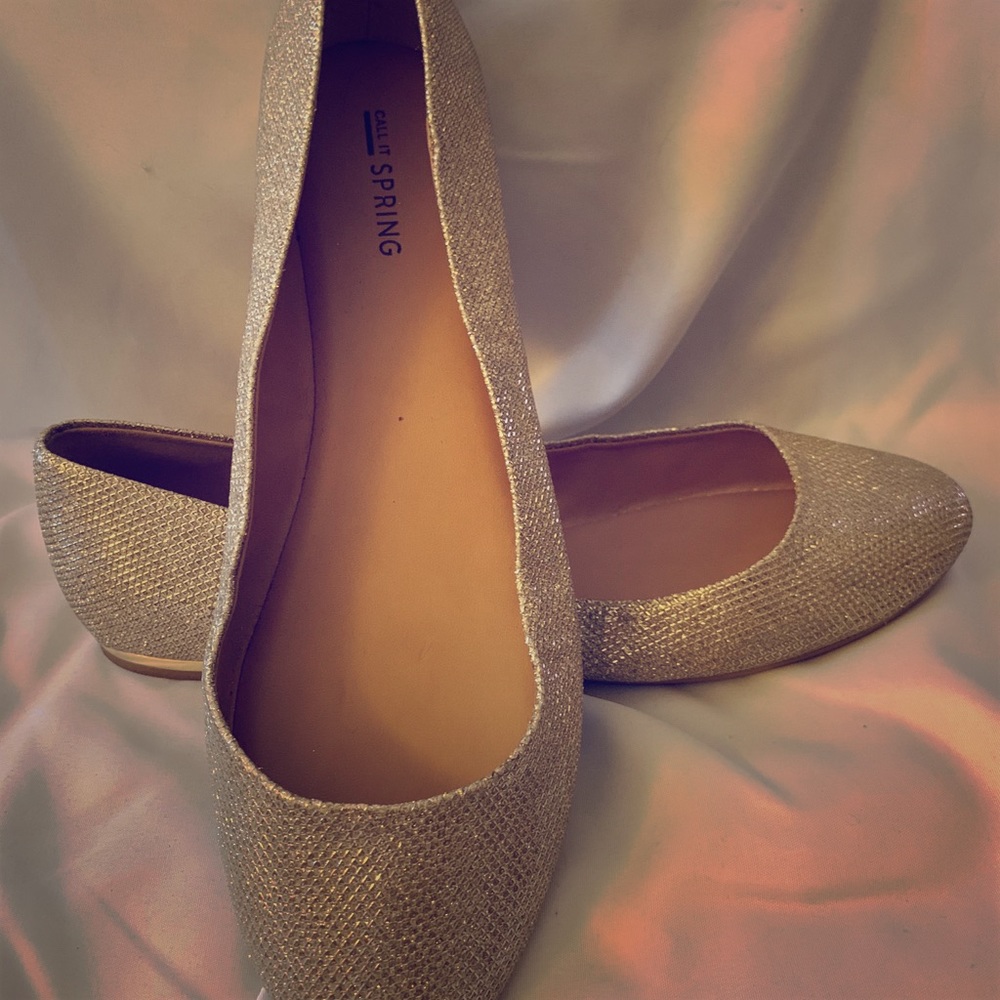 Size 11 gold flats